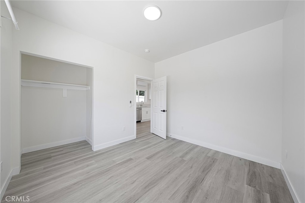 2423 Myrtle Ave - Photo 4