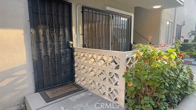 612 N Hayworth Avenue - Photo 8