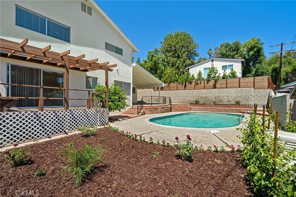 21816 Providencia Street - Photo 32