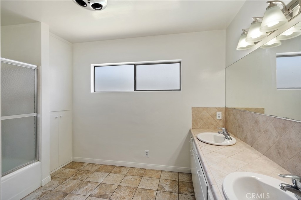 21816 Providencia Street - Photo 37