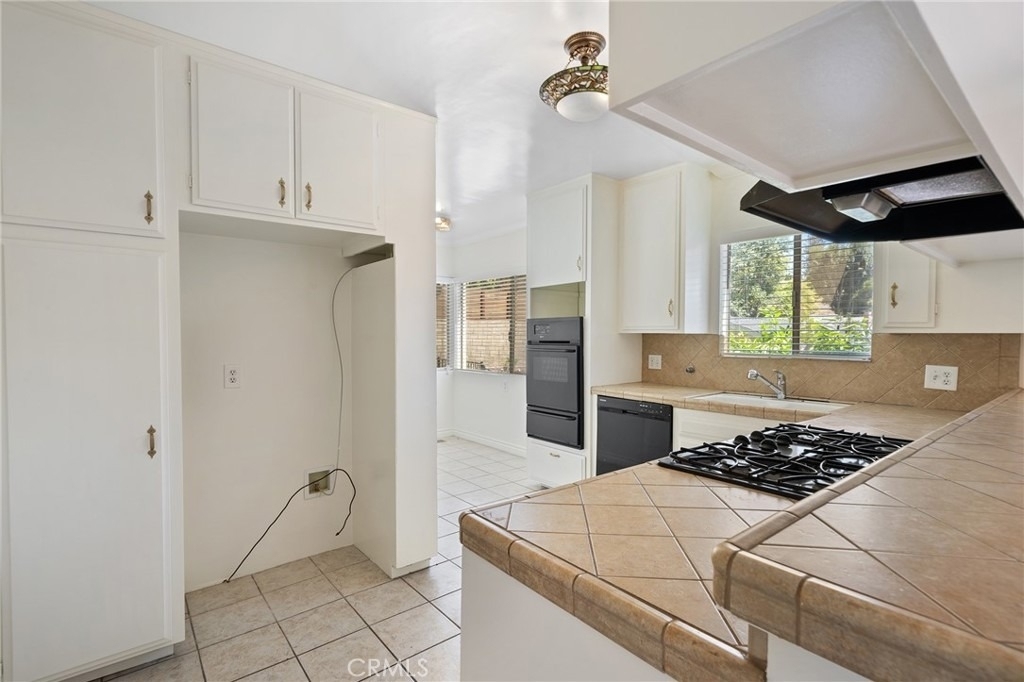 21816 Providencia Street - Photo 20
