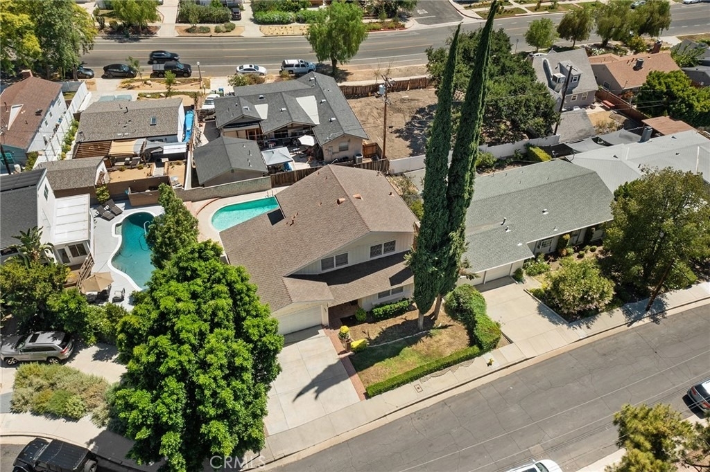 21816 Providencia Street - Photo 2