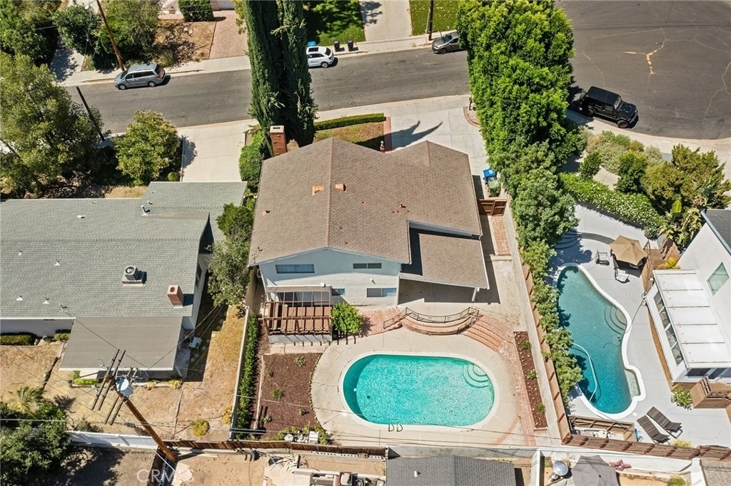 21816 Providencia Street - Photo 4