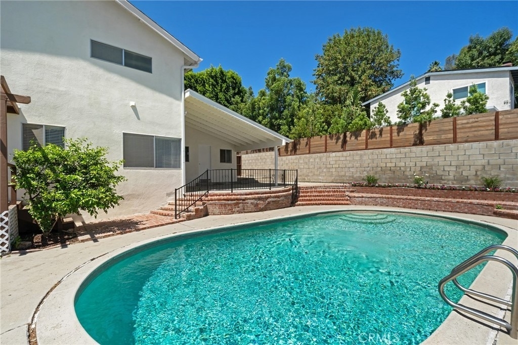 21816 Providencia Street - Photo 33