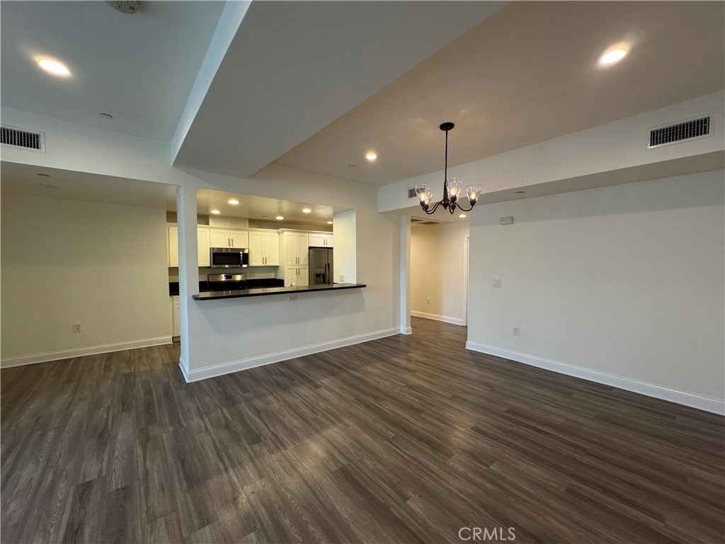 14934 Burbank Boulevard - Photo 7
