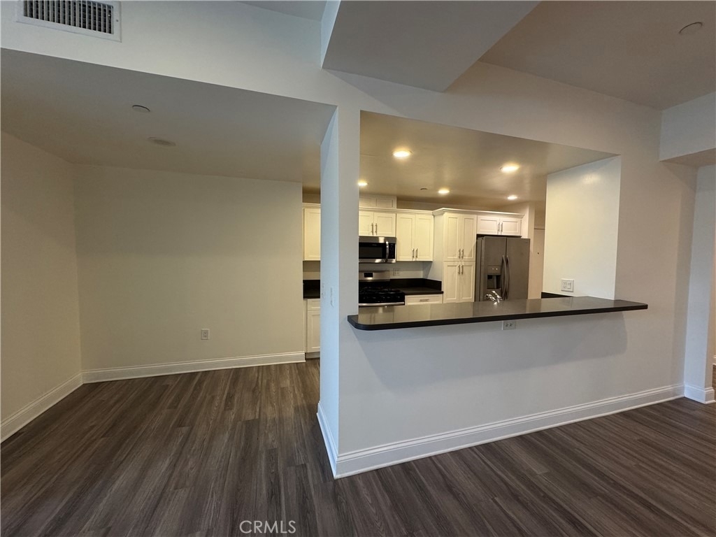 14934 Burbank Boulevard - Photo 9