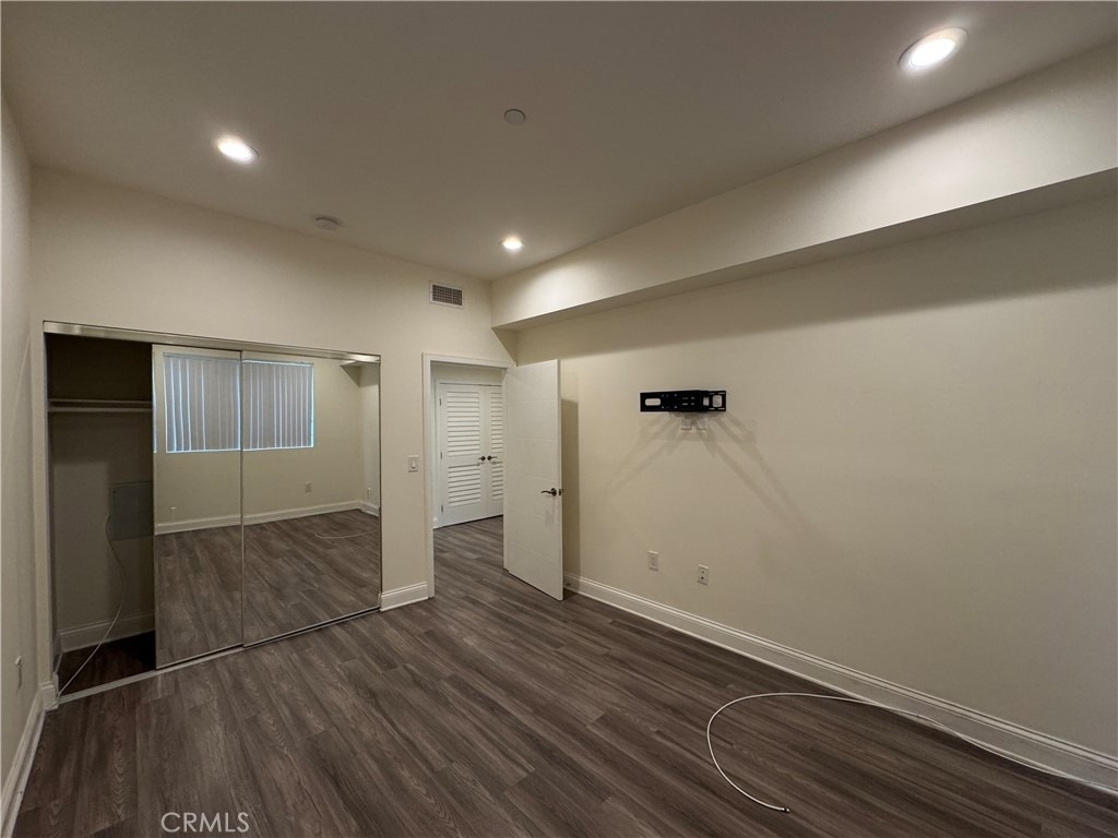 14934 Burbank Boulevard - Photo 13