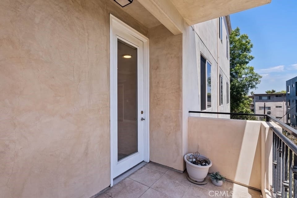11280 La Maida Street - Photo 8
