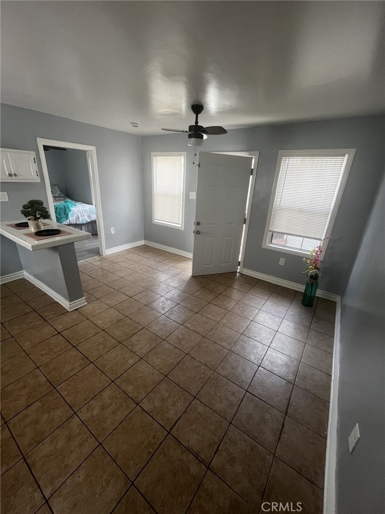4520 S Normandie - Photo 3