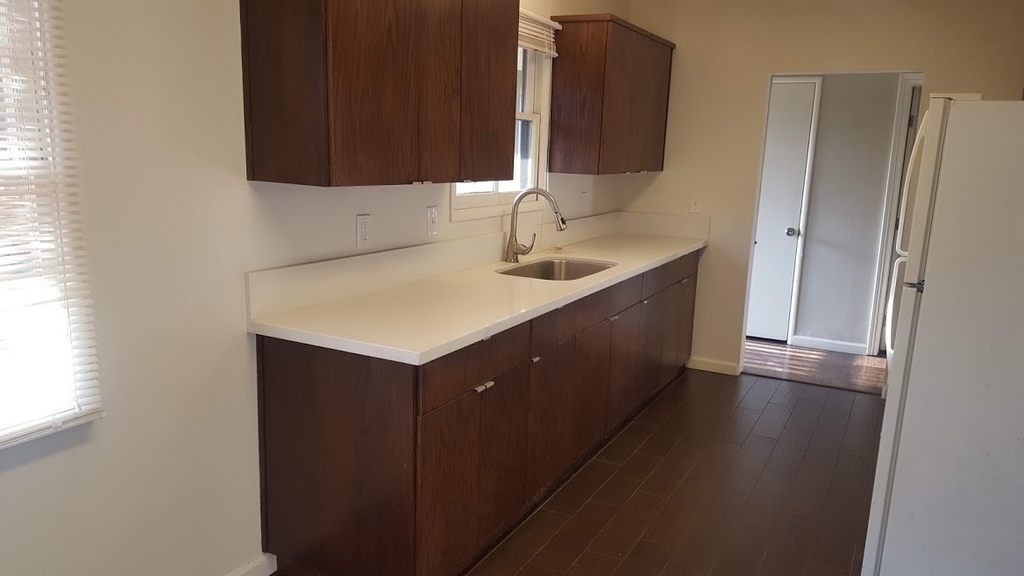 1209 1/2 East Central Avenue - Photo 3