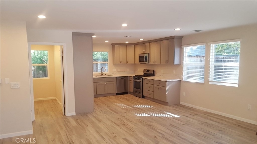 634 West Highland Avenue - Photo 2