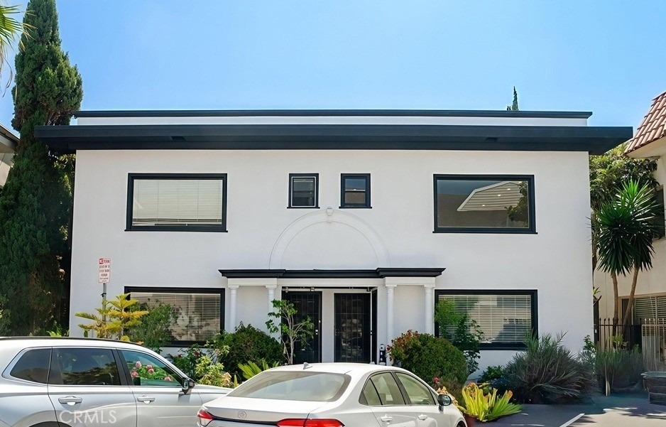 10 Esperanza Avenue - Photo 1