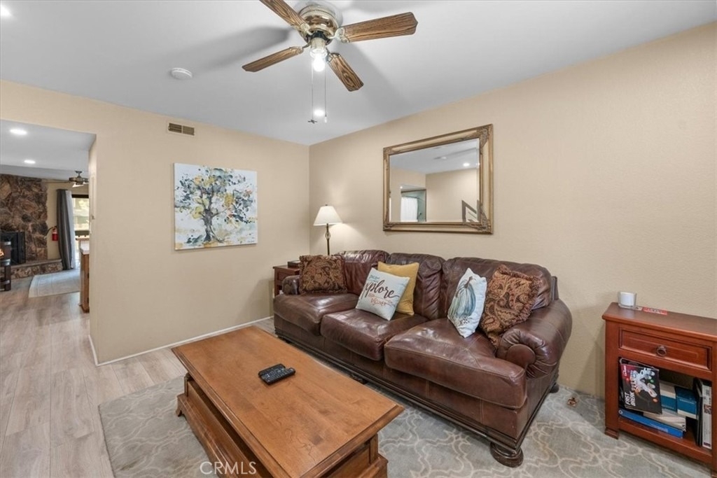 619 Summit - Photo 3