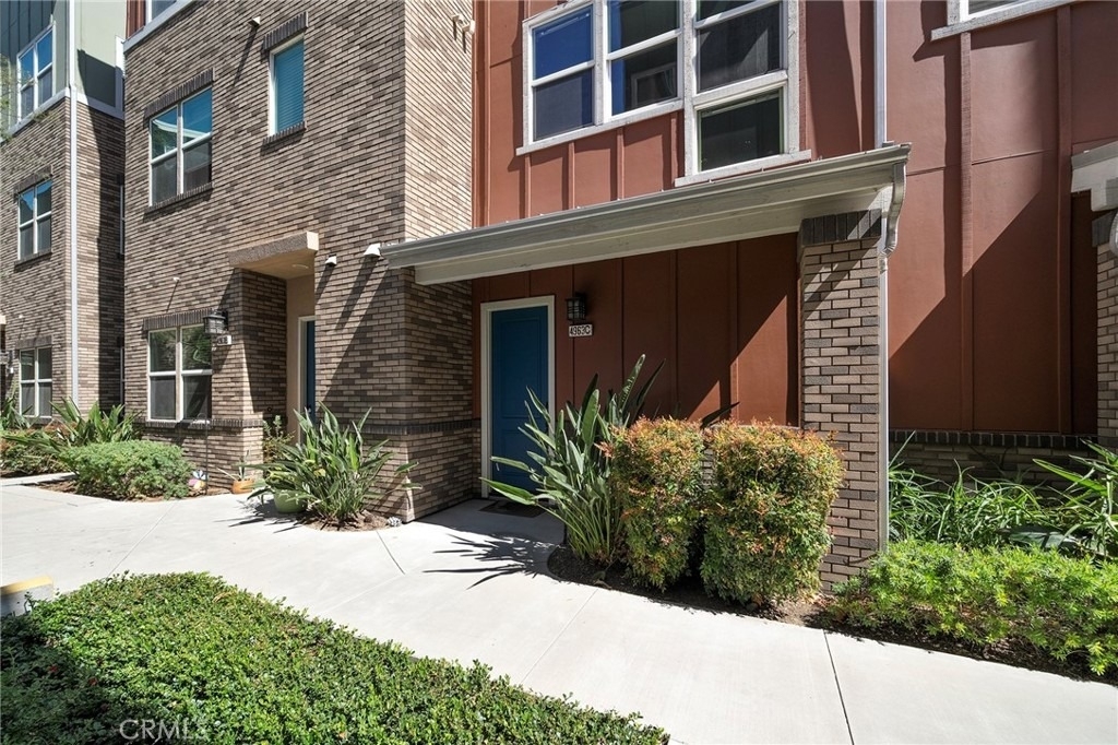 4963 Laurel Street - Photo 2