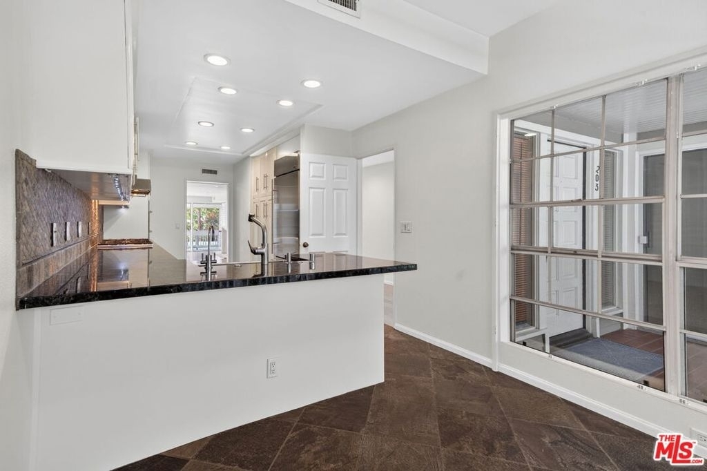 4346 Redwood Avenue - Photo 12