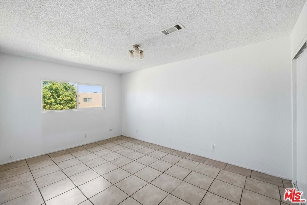 518 E Avenue Q4 - Photo 1