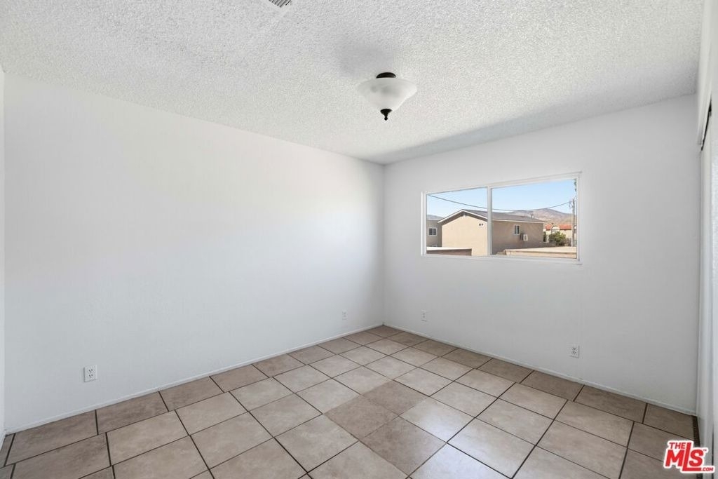 518 E Avenue Q4 - Photo 3