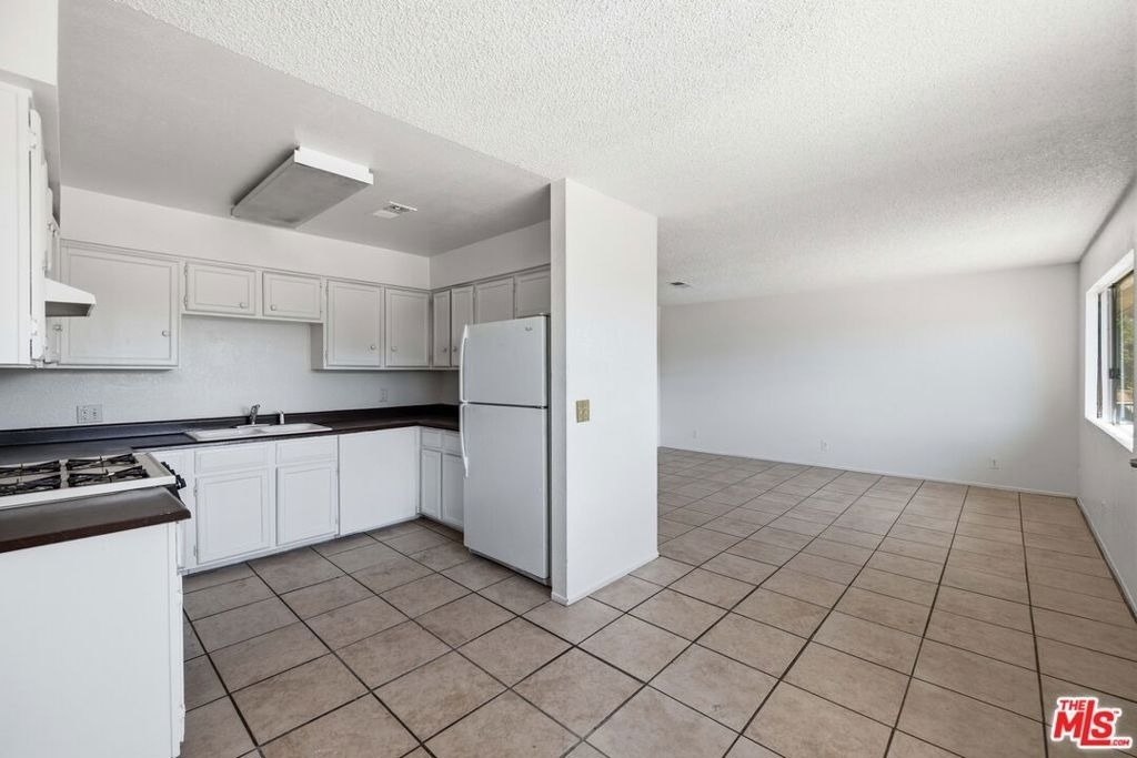 518 E Avenue Q4 - Photo 0