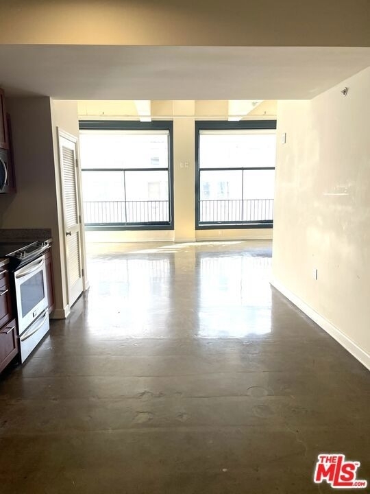 315 W 5th Street - Photo 4