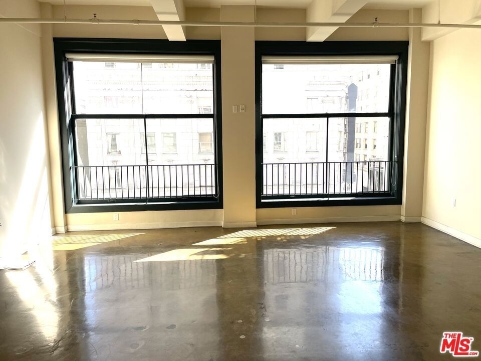 315 W 5th Street - Photo 1