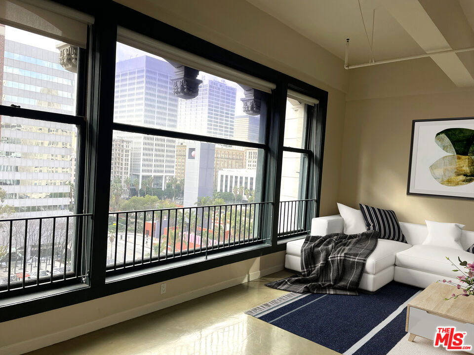 315 W 5th Street - Photo 2