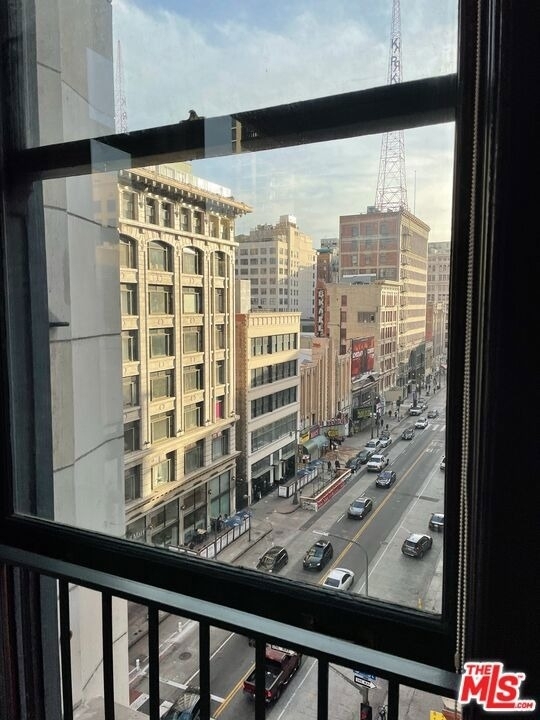 315 W 5th Street - Photo 6