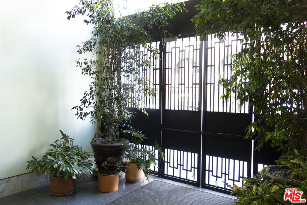 315 W 5th Street - Photo 11