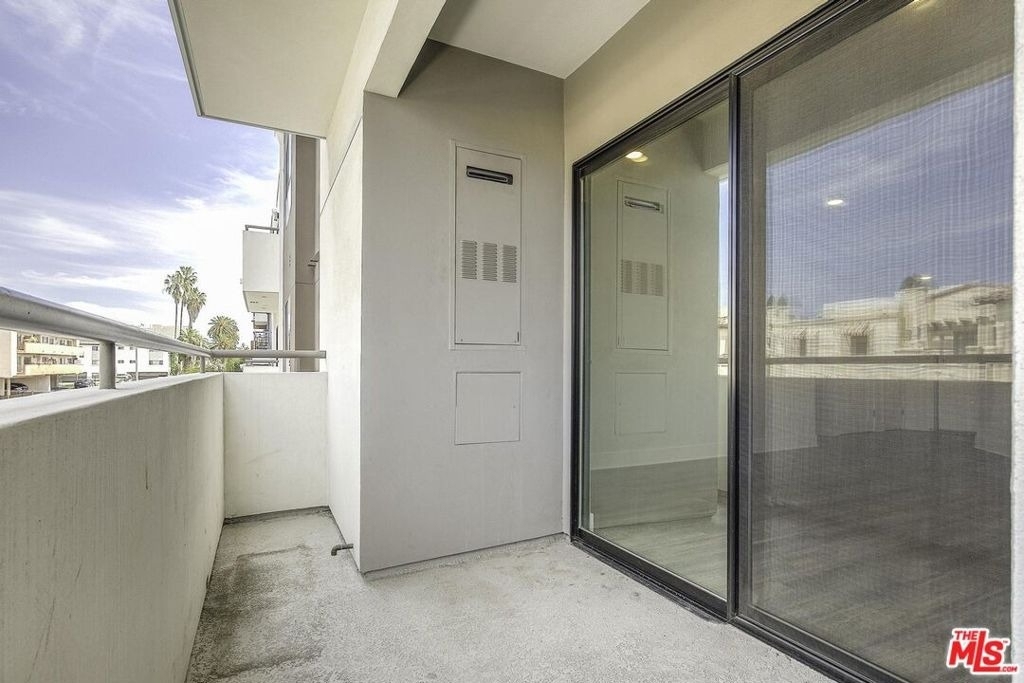 5030 Rosewood Avenue - Photo 5
