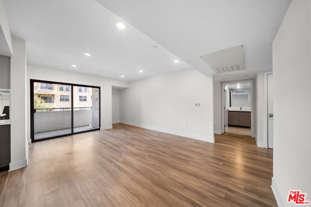 5030 Rosewood Avenue - Photo 3