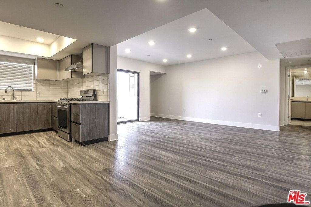 5030 Rosewood Avenue - Photo 4