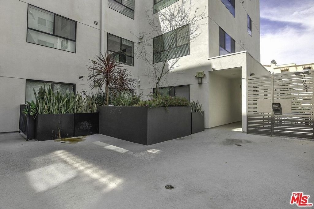 5030 Rosewood Avenue - Photo 19