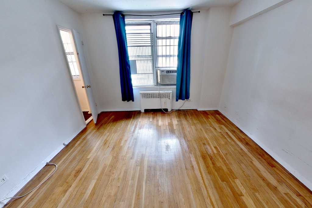 East 58th Street - Photo 2