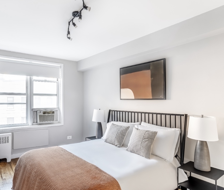 East 58th Street - Photo 0