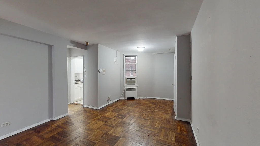 East 58th Street - Photo 3