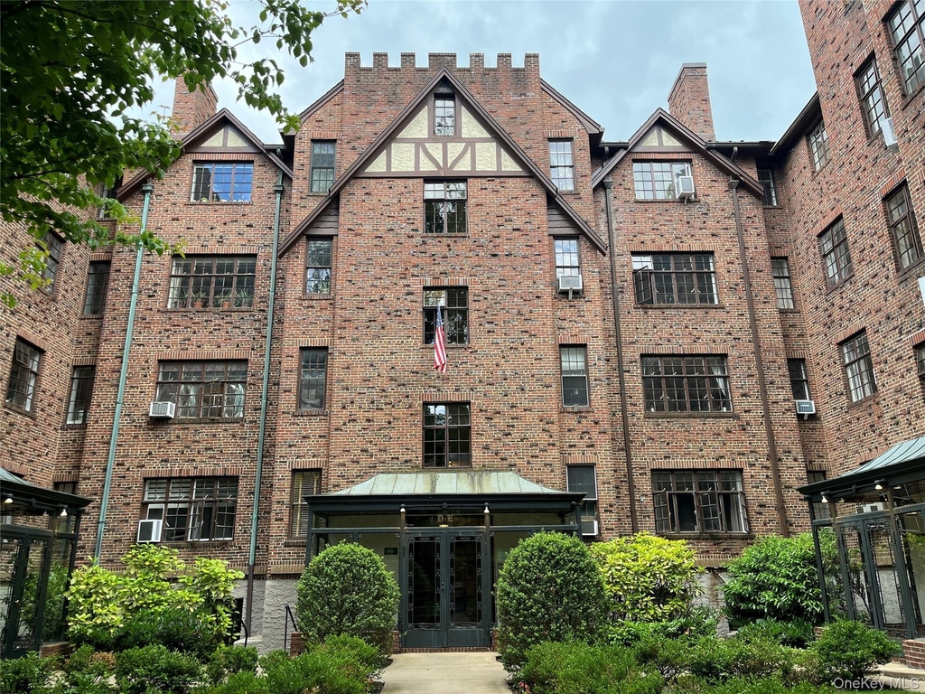 38-30 Douglaston Parkway - Photo 8
