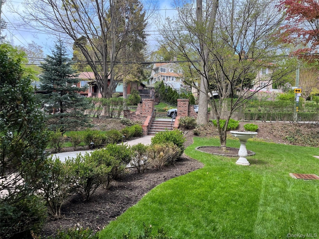 38-30 Douglaston Parkway - Photo 6