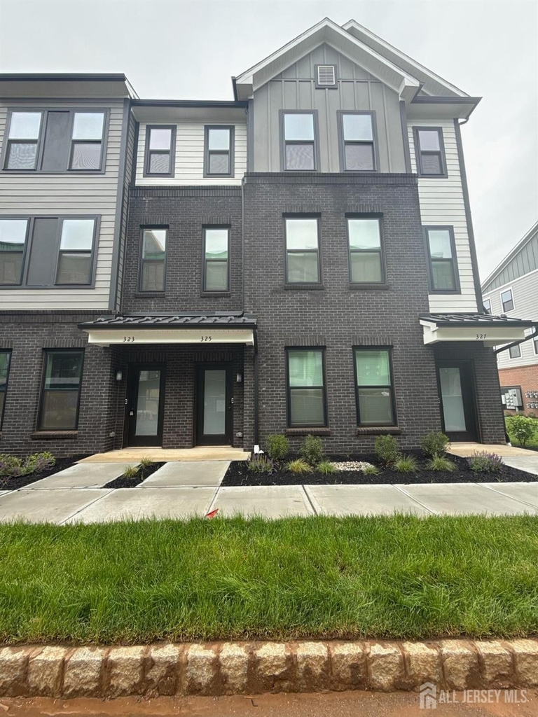 325 Sadie Circle - Photo 0