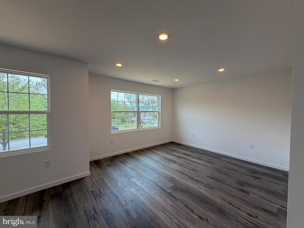 242 Parkside - Photo 7