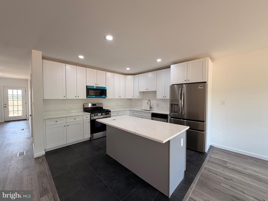 242 Parkside - Photo 5