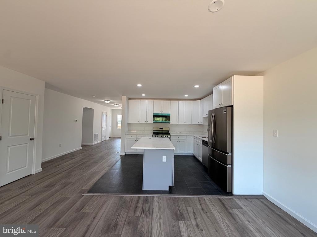 242 Parkside - Photo 3