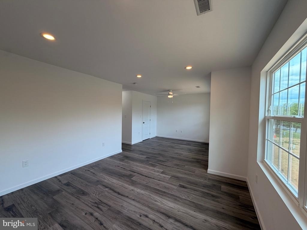 242 Parkside - Photo 8