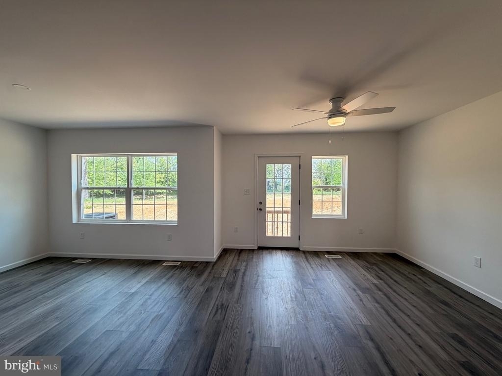 242 Parkside - Photo 4