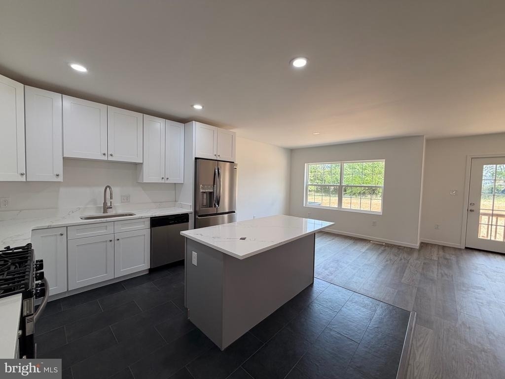 242 Parkside - Photo 2