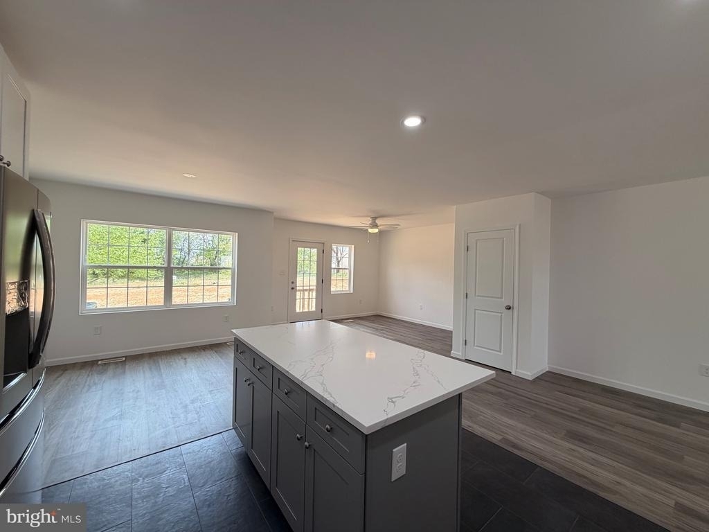 242 Parkside - Photo 6