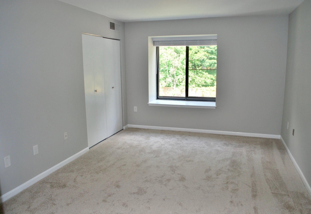 9707 Kings Crown Court - Photo 9