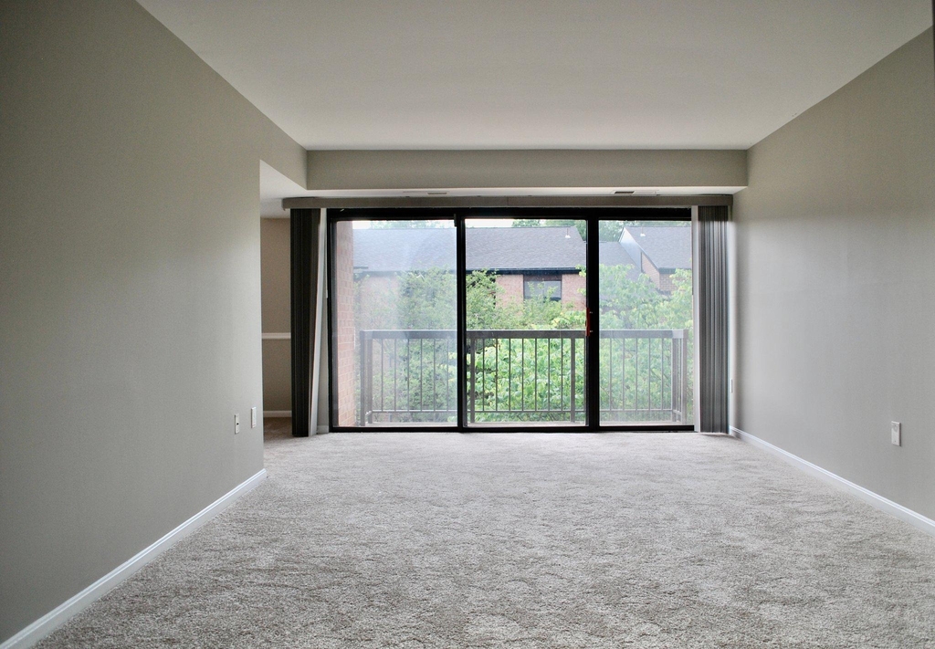 9707 Kings Crown Court - Photo 2