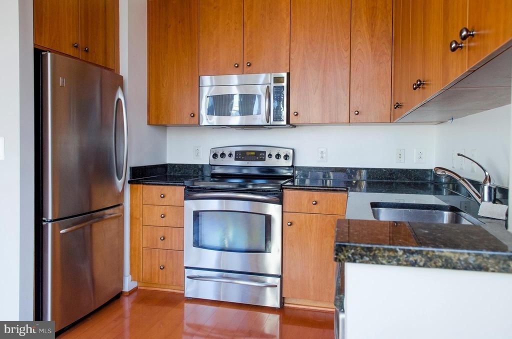 520 John Carlyle Street - Photo 3