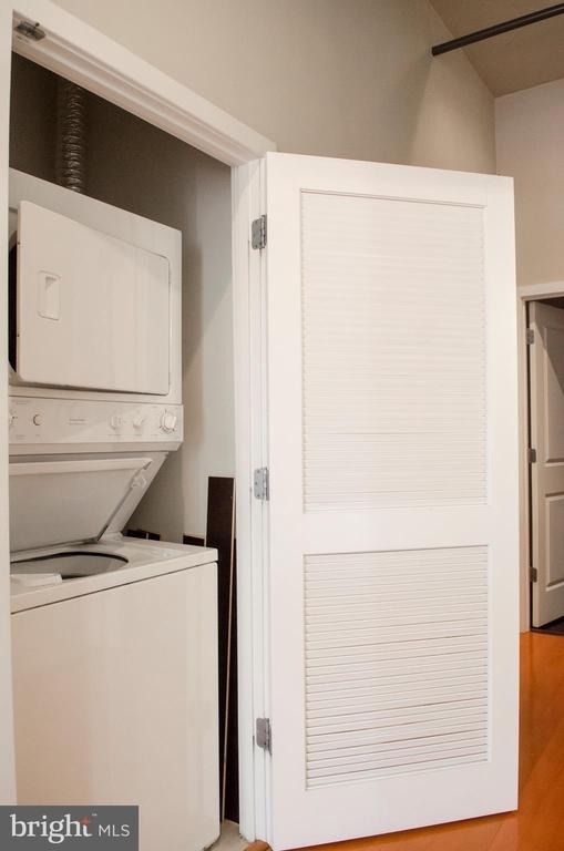 520 John Carlyle Street - Photo 8