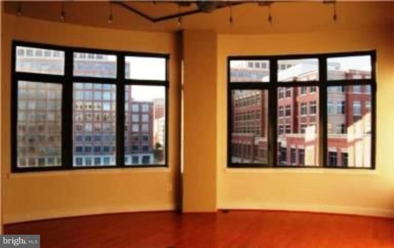 520 John Carlyle Street - Photo 4