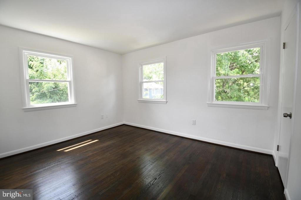201 Laverne Avenue - Photo 8